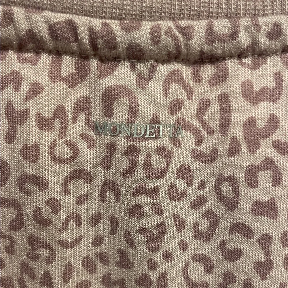 Mondetta Leopard Print Crew Neck thin sweatshirt- Black and Pink - Picture 5 of 6